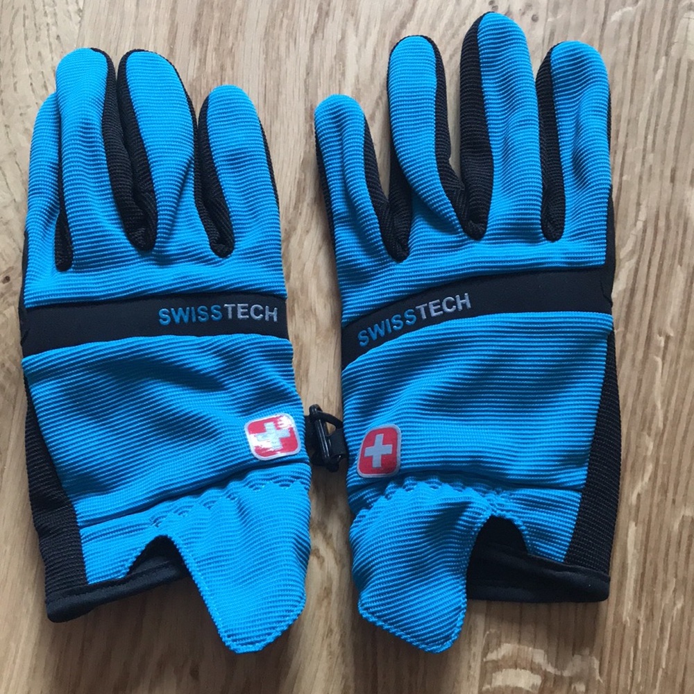 Swiss tech gloves